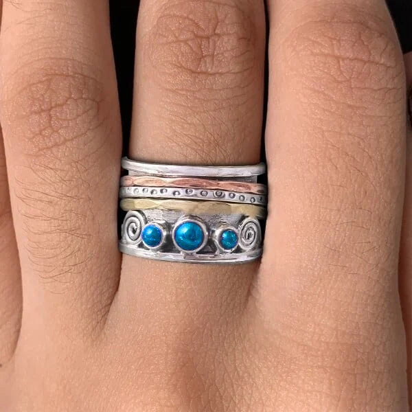 Böhmischer Saphir Meditationsring – Elegante Harmonie für deine Seelenreise