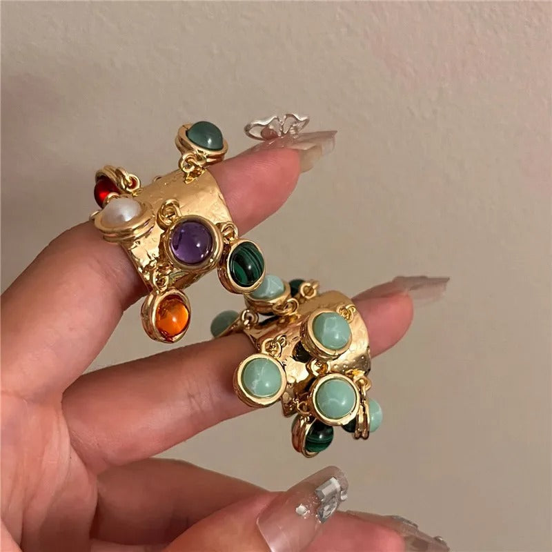 Eleganter Vintage-Ring mit natürlichen Steinanhängern, veredelt mit 18K Gold