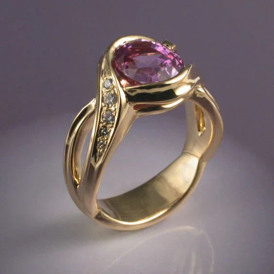 Zeitloser Vintage-Goldring mit Granat und Zirkonia-Kristallen