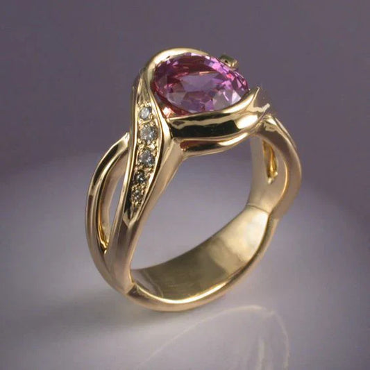 Zeitloser Vintage-Goldring mit Granat und Zirkonia-Kristallen