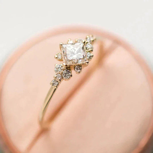 Eleganter Zirkonia-Ring aus edlem Gold und Silber