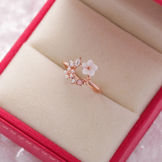Eleganter verstellbarer Ring mit Wildblumen und Goldperlen