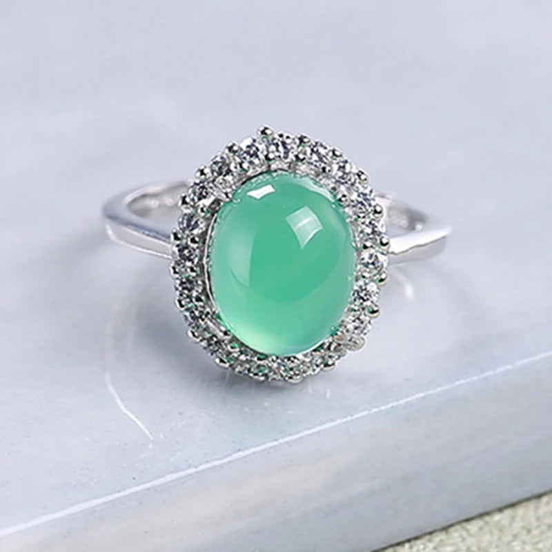 Eleganter Vintage-Silberring mit Smaragdstein