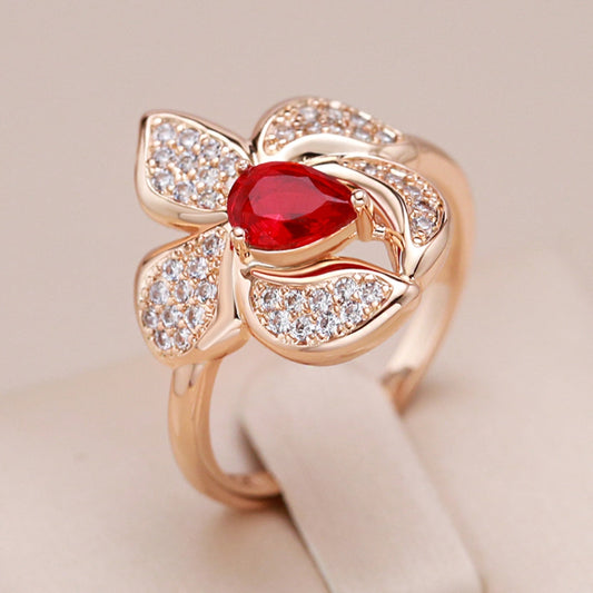 Eleganter Ring mit funkelndem rot-goldenem Kristall
