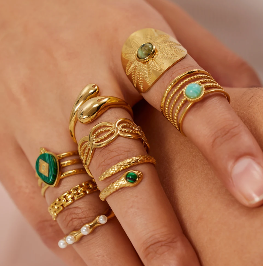 Jade-Ring im eleganten Maya-Design mit edler 18 Karat Vergoldung