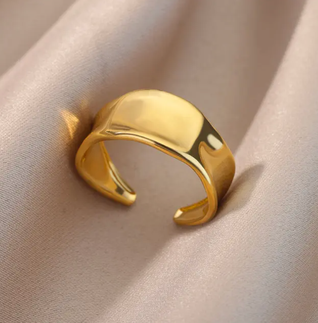 Eleganter 18 Karat vergoldeter Ring inspiriert vom Universum