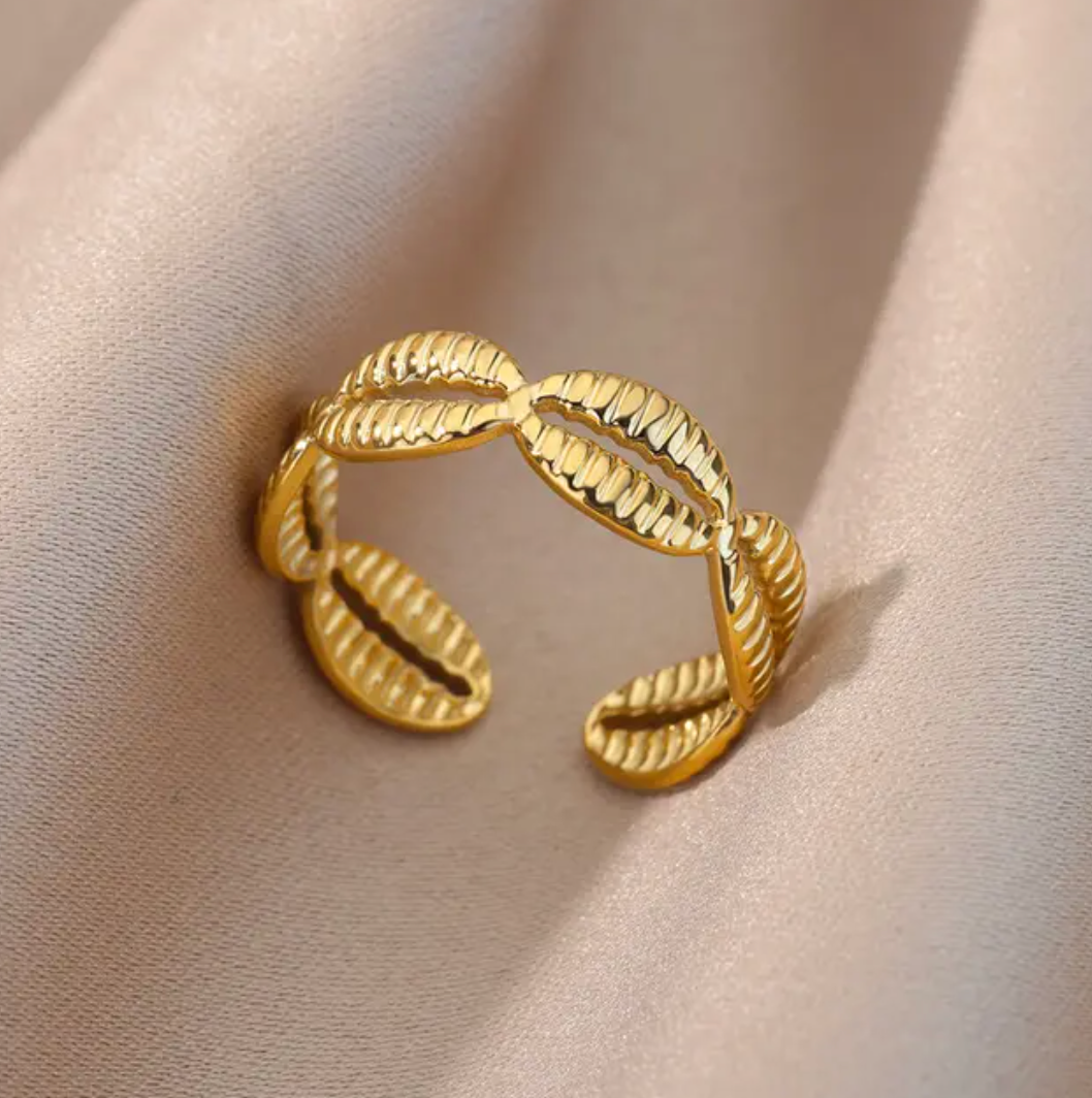 Eleganter 18 Karat vergoldeter Ring mit wunderschönen Muscheln