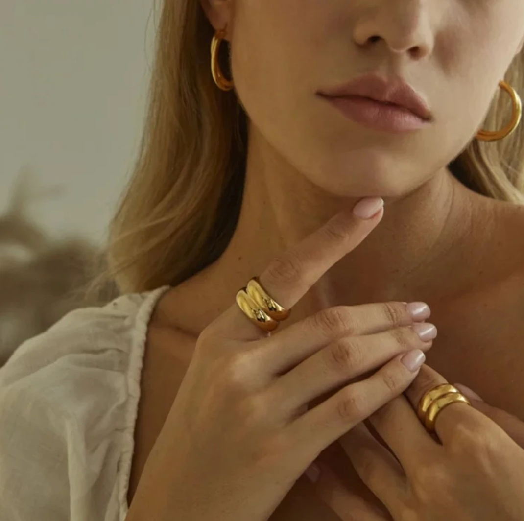 Eleganter doppelter klassischer Ring mit 18 Karat Goldbeschichtung