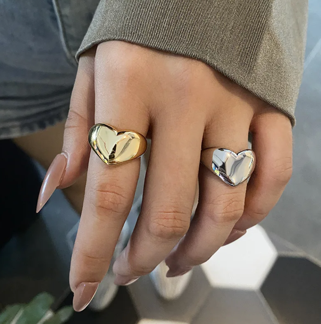 Eleganter 18 Karat vergoldeter Herzring – Ein Statement für die Liebe