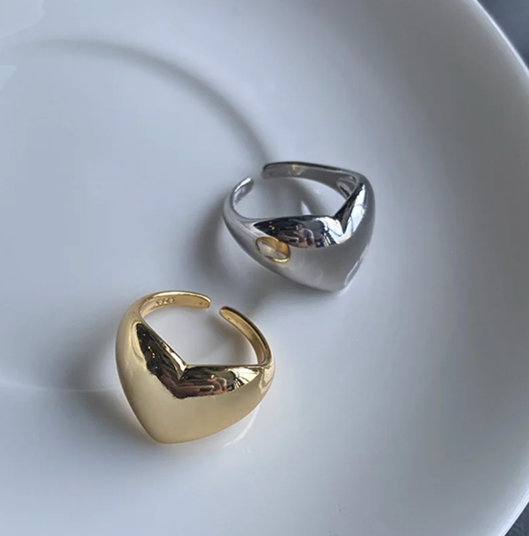 Eleganter 18 Karat vergoldeter Herzring – Ein Statement für die Liebe