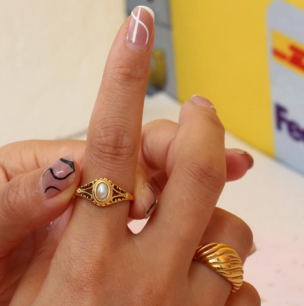 Eleganter 18 Karat vergoldeter Ring mit einer exquisiten Luxusperle
