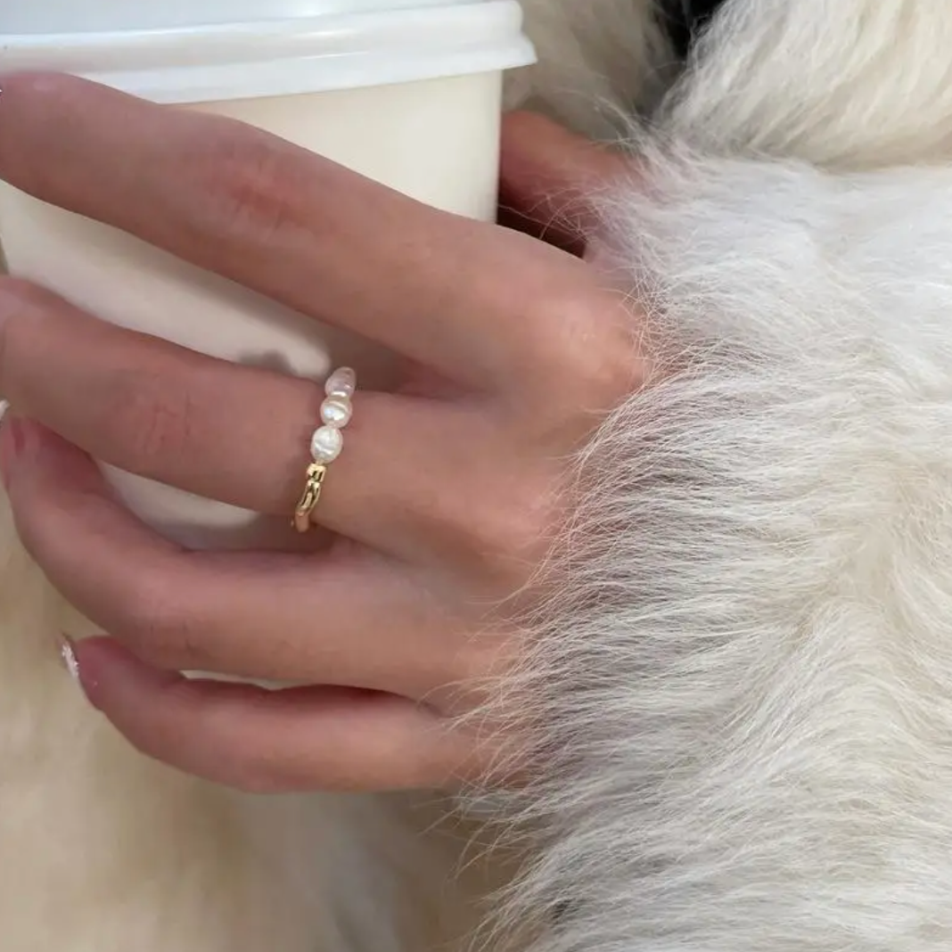 Eleganter 18 Karat vergoldeter Ring mit edlen Kaspischen Meeresperlen