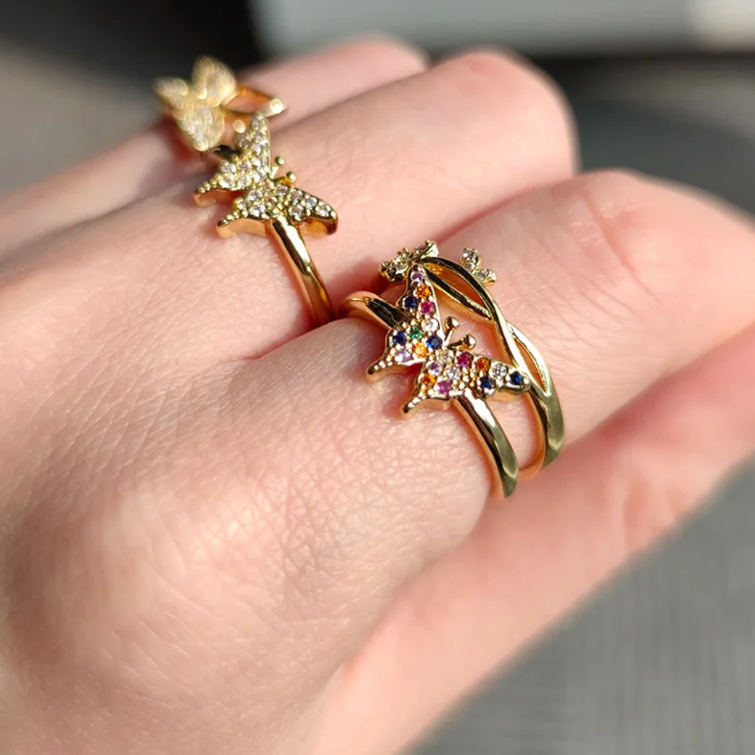 Eleganter verstellbarer Schmetterlingsring mit funkelnden Zirkonia, 18 Karat vergoldet