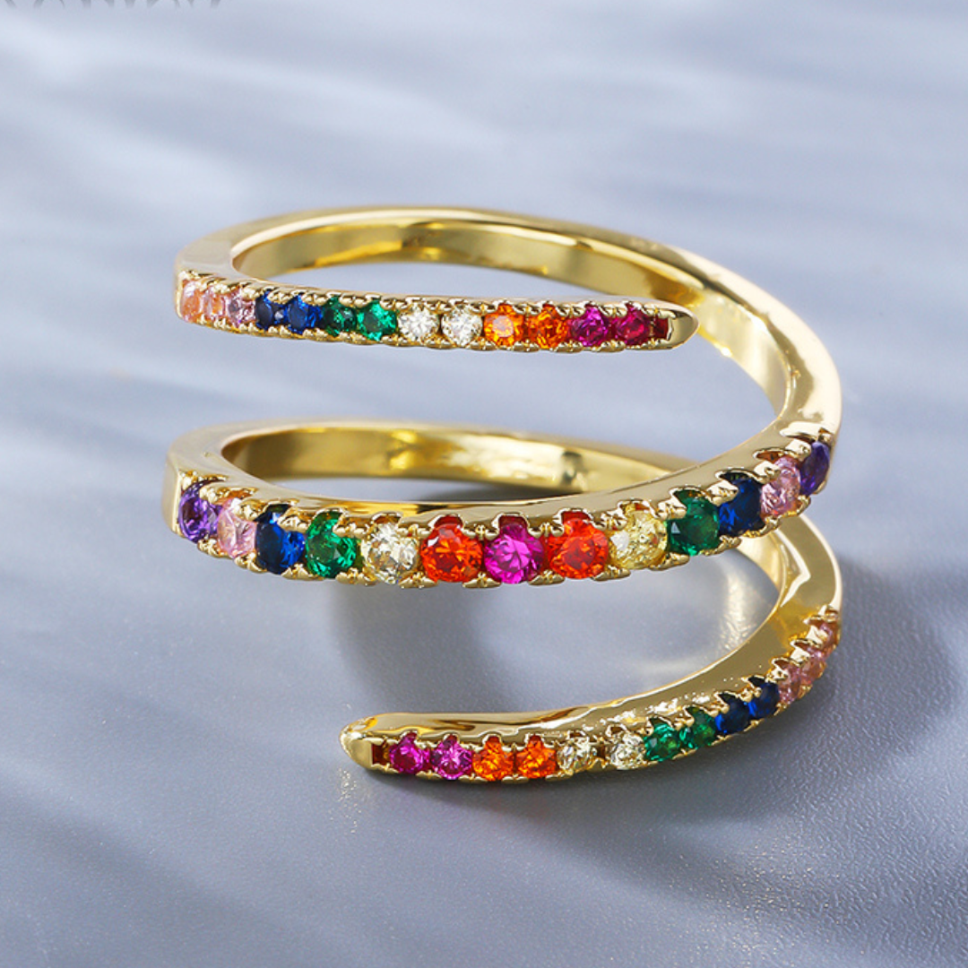 Eleganter verstellbarer Spiralring aus 18K Gold mit funkelnden Zirkonia-Steinen