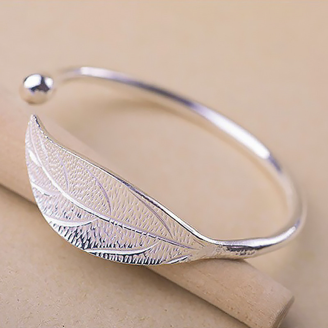 Delicate Adjustable Leaf-Shaped Engraved Ring