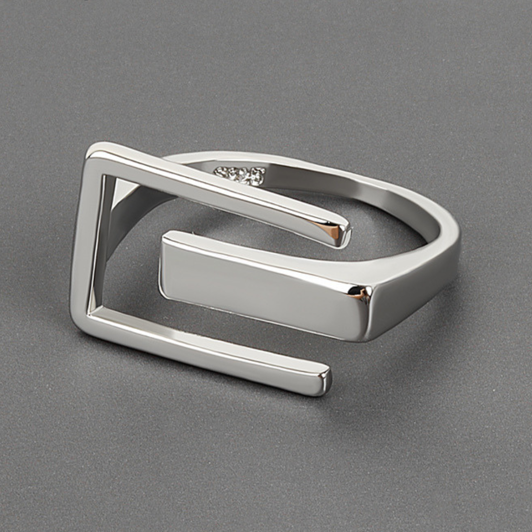 Eleganter verstellbarer Ring aus hochwertigem 925er Sterlingsilber im modernen Design
