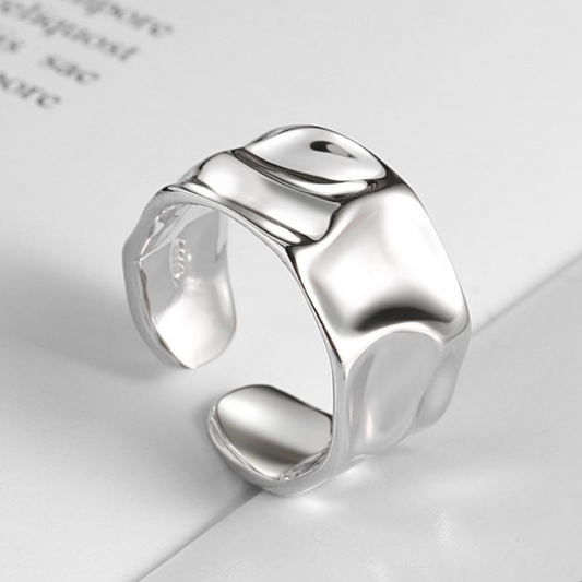 Eleganter asymmetrischer breiter Ring aus hochwertigem 925er Sterlingsilber