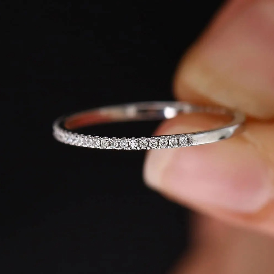 Eleganter verstellbarer 925 Sterling Silberring mit glitzernden Zirkoniasteinen