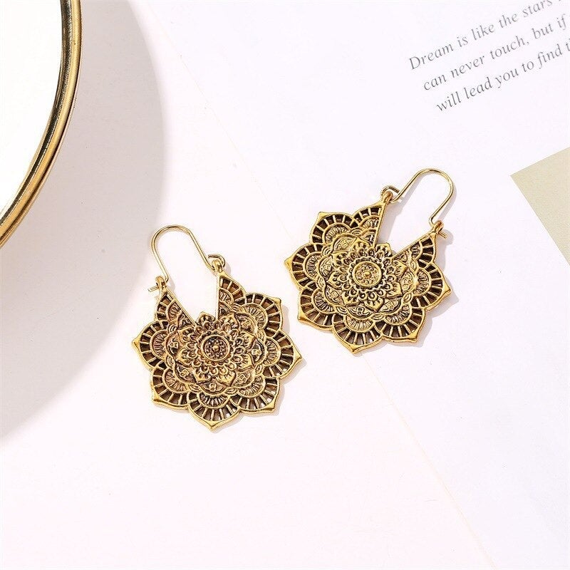 Elegante Lotus-Mandala-Ohrringe für zeitlosen Stil