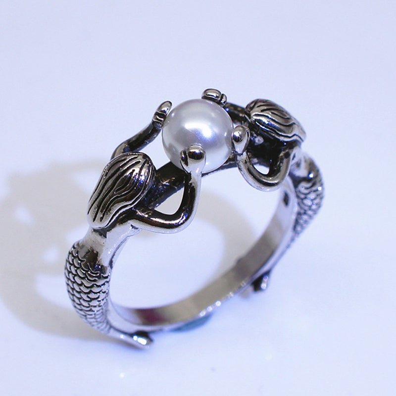 Silberner Meerjungfrau-Ring mit eleganten Perlenakzenten