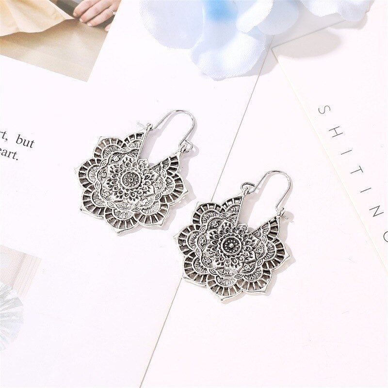 Elegante Lotus-Mandala-Ohrringe für zeitlosen Stil