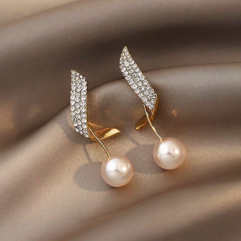 Elegante Gold-Perlenohrringe für strahlenden Glamour