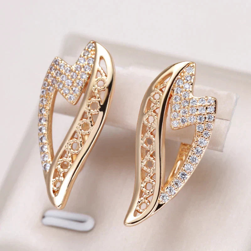 Exquisite Goldohrringe mit funkelnden Zirkonias