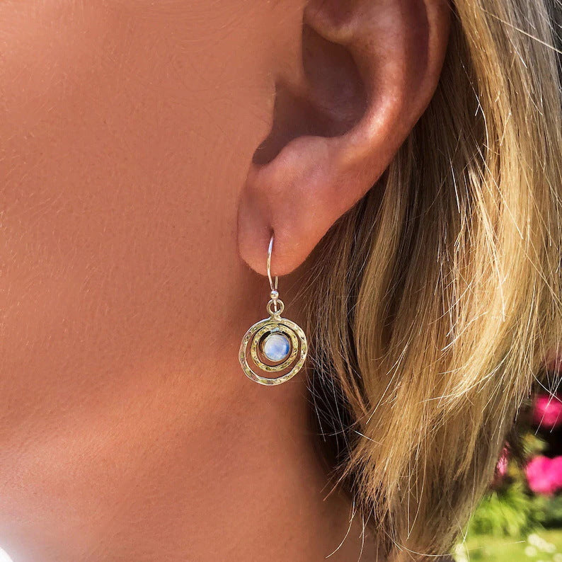 Elegante Boho Saturn Ohrringe mit strahlendem Türkis-Opal