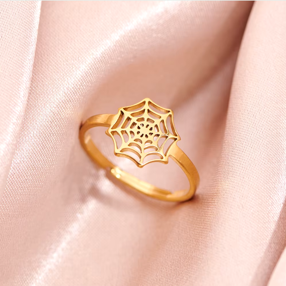 Eleganter Halloween Ring mit hypoallergenem 18K vergoldetem Stahl im Spinnennetz-Design