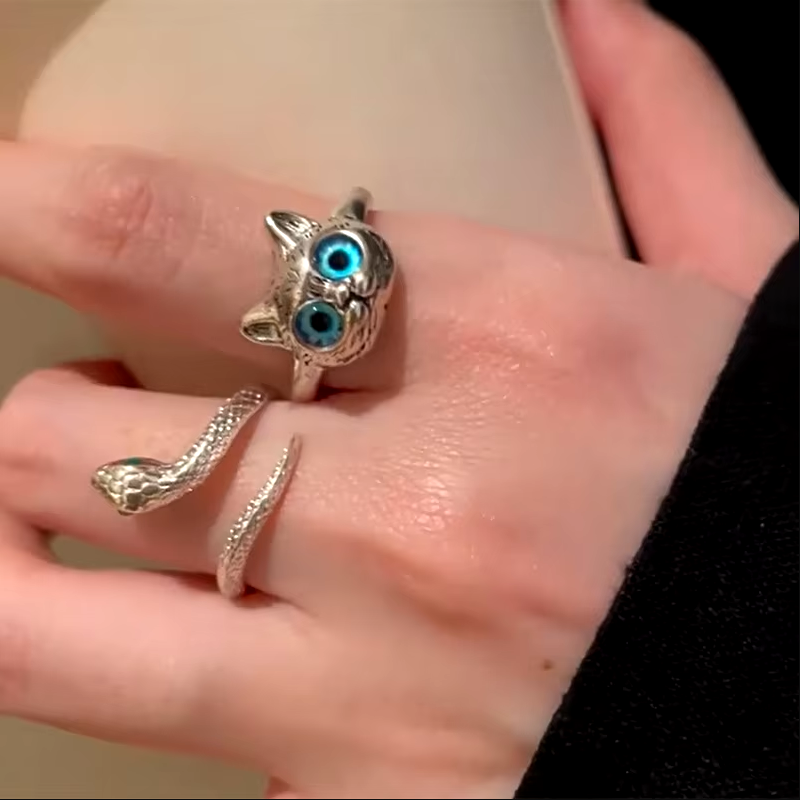 Verzauberndes Halloween-Ring-Set mit Katzen- und Schlangenmotiven aus hypoallergenem Edelstahl, veredelt mit 925er Sterlingsilber und leuchtend blauer Emaille