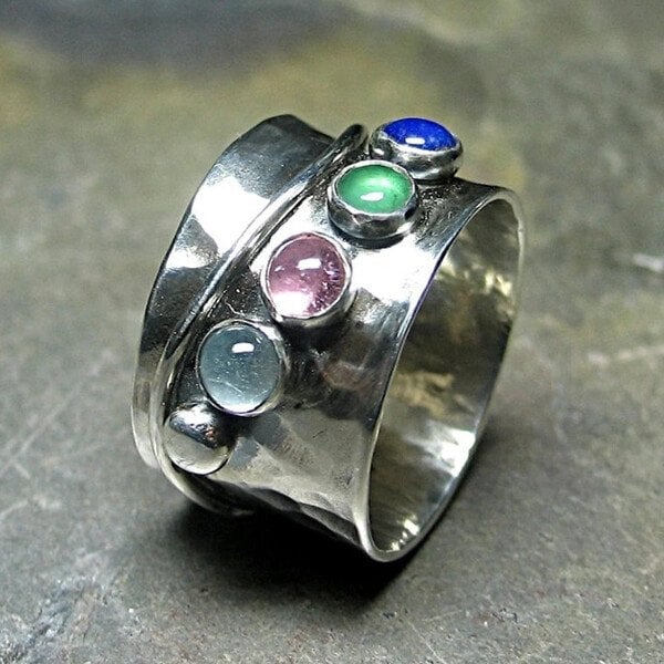 Eleganter Geburtssteinring für persönliche Akzente