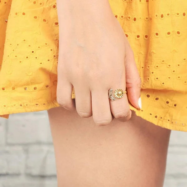 Eleganter, verstellbarer Goldring mit strahlender Sonnenblumen-Optik
