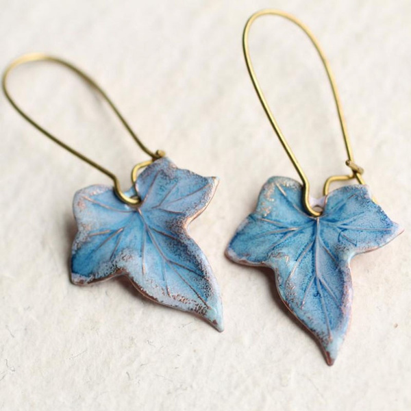 Elegante Vintage-Blatt-Ohrringe mit faszinierender blauer Emaille