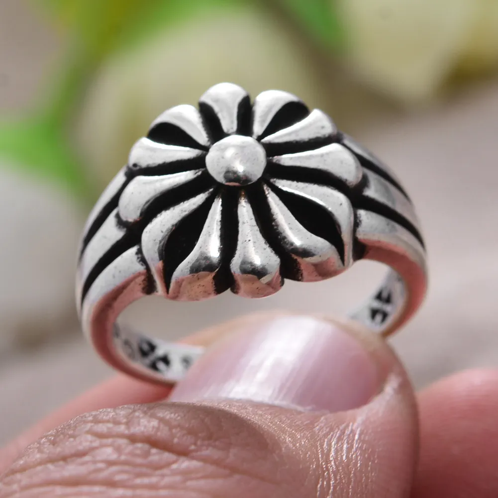 Eleganter Vintage Blütenring aus hochwertigem Silber