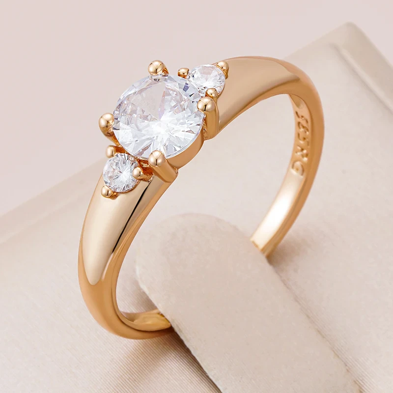 Eleganter Ring mit strahlendem weißen Zirkonia