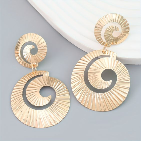 Strahlende Boho-Ohrringe im Spiraldesign aus edlem Gold