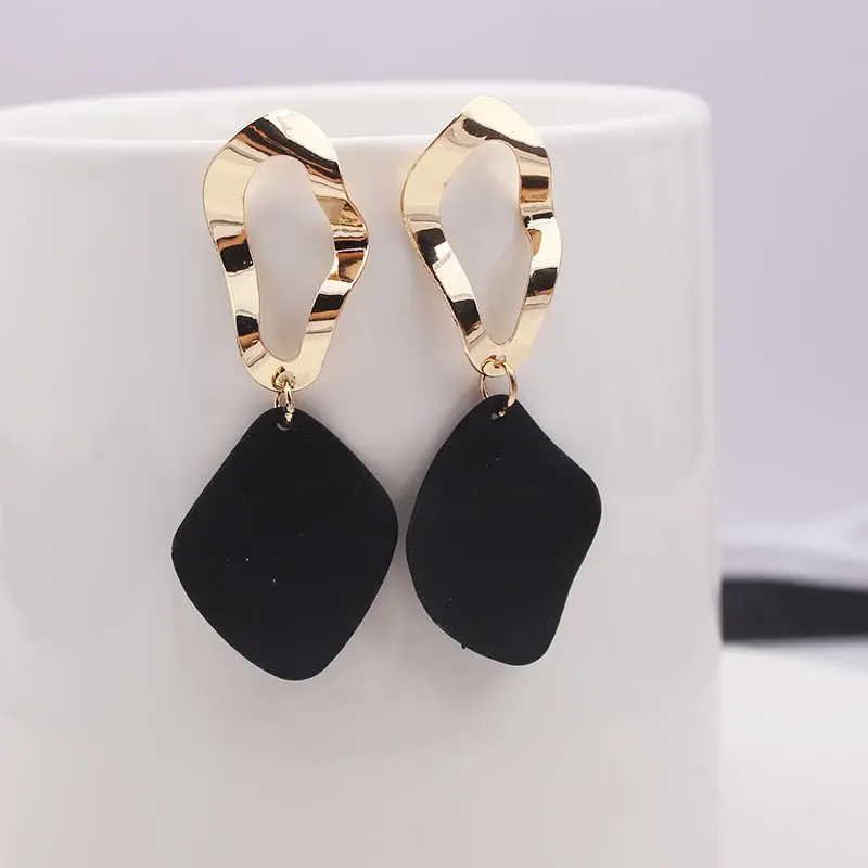Elegante Vintage-Ohrringe in Schwarz und Gold