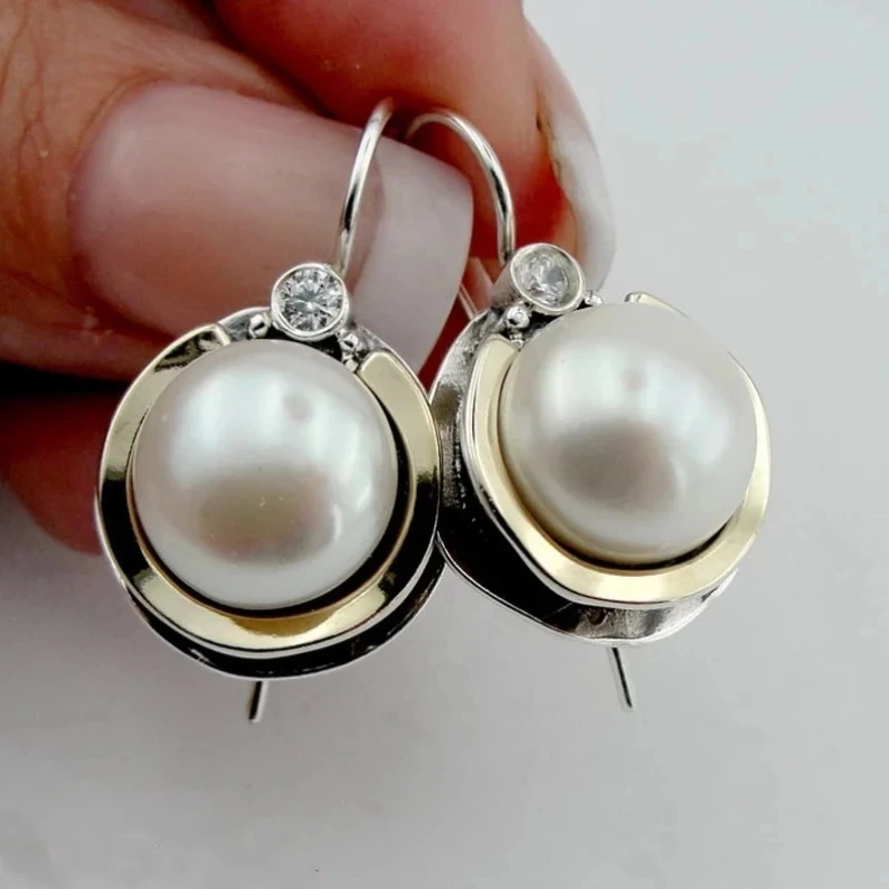 Elegante silberne Vintage-Perlenohrringe