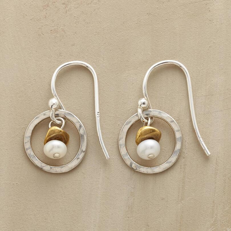 Elegante Vintage-Ohrhänger aus Silber mit schimmernden Perlen
