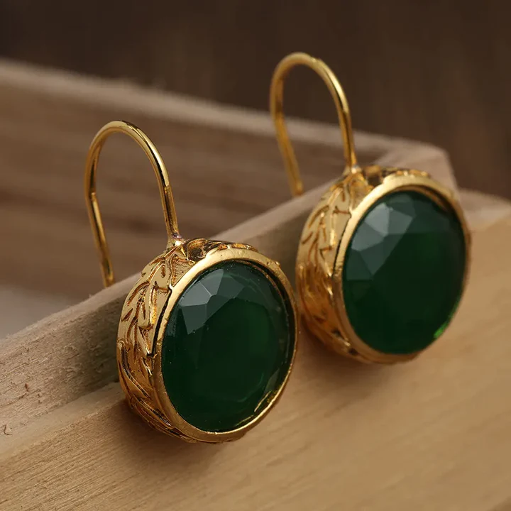 Elegante Vintage-Ohrringe in lebhaftem Grün, rund und einzigartig