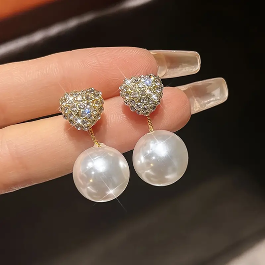 Glamouröse Perlen- und Glitzerohrringe für einen strahlenden Look!