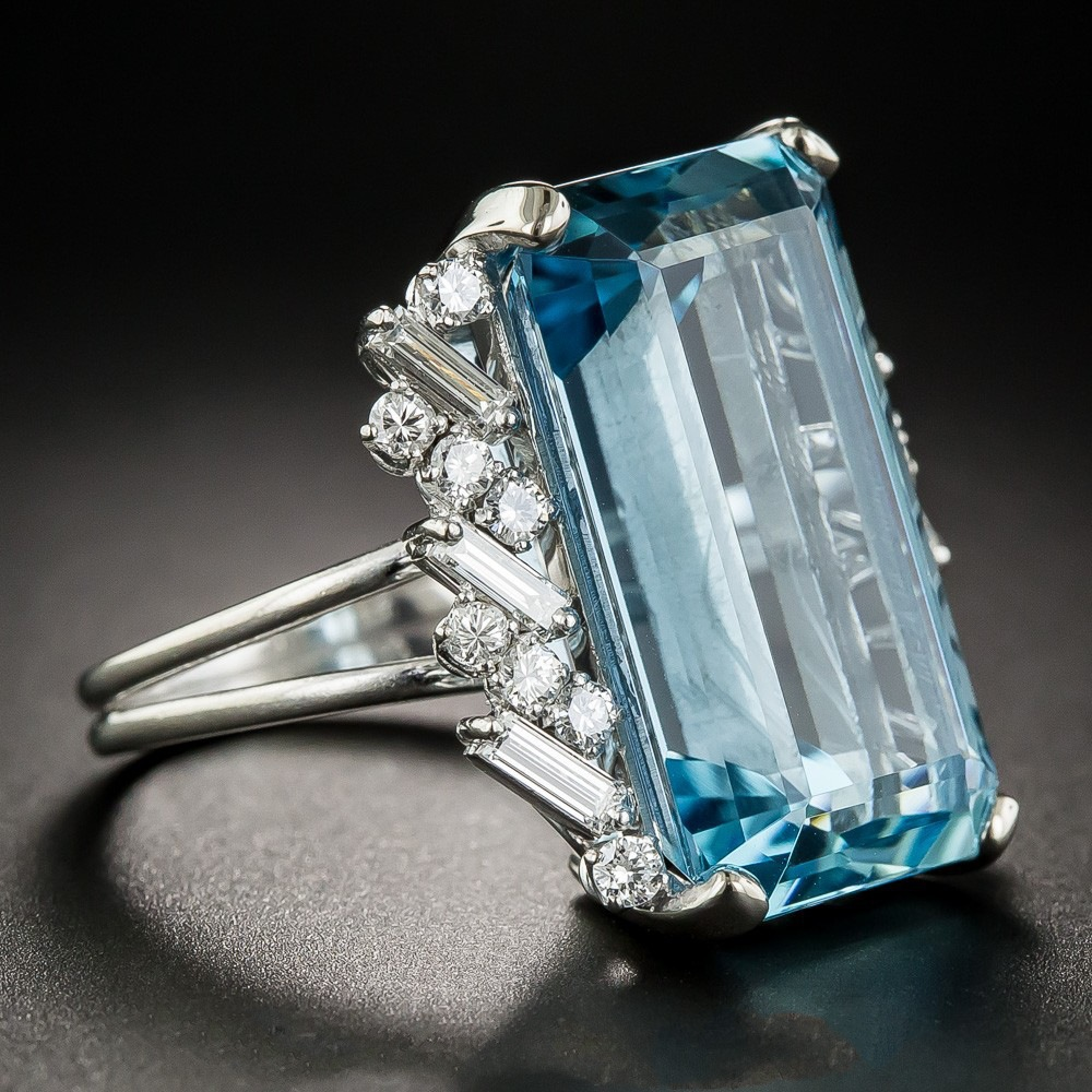 Faszinierender Vintage-Ring in kristallblauem Glanz