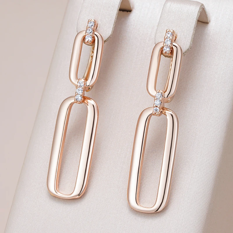 Elegante goldene Baumelohrringe für einen Hauch von Glamour
