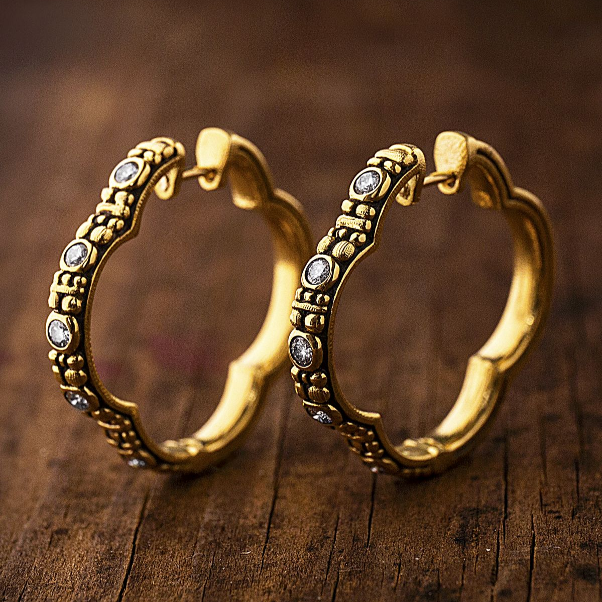 Einzigartige Vintage-Ringe im unregelmäßigen Golddesign