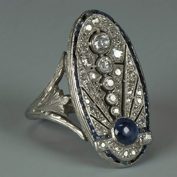 Eleganter Vintage-Ovalring mit Glanz