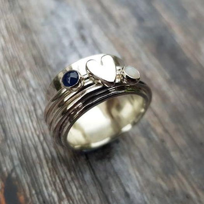 Eleganter Vintage Herzring aus Silber mit funkelnden Kristallen