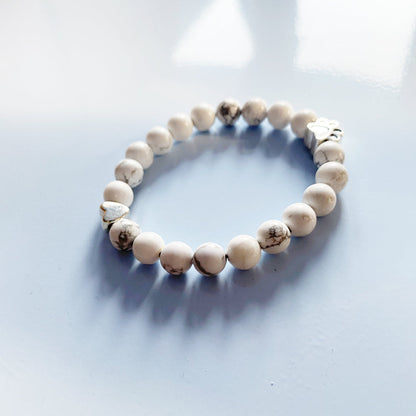 ELARA – Handgefertigtes Naturstein-Armband mit niedlichen Pfoten- und Herzanhängern für einen einzigartigen Look