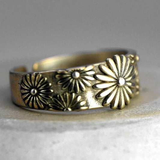 Eleganter Goldring mit Gänseblümchen-Design