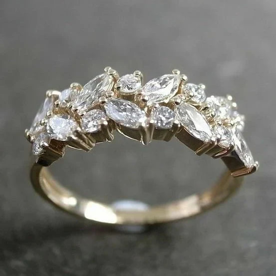 Eleganter Silberring mit Vintage-Blumenmuster