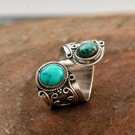 Fascinierender verstellbarer Ring mit eleganten doppelten Türkissteinen